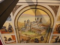 Detailansicht der Lehrtafel zum Klosterleben. Unten ist außerdem ein Auszug aus dem "Generalprotokoll" vom 4. Dezember 1941 zu sehen, aus dem hervorgeht, dass Alsfeld nun frei von Juden sei. Auch solche dunklen Kapitel der Alsfelder Stadtgeschichte werden nicht ausgespart und an einigen Stellen in der Ausstellung thematisiert.