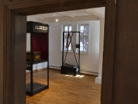 1525 war Alsfeld im Mittelpunkt des Geschehens im Bauernkrieg. Landgraf Philipp der Großmütige hielt hier einen Landtag ab. Dort verischerte er sich der Treue der Alsfelder Bürger bevor er die Bauernaufstände verheerend niederschlagen ließ. Dreschflegel und Sense erinnern an dieses blutige Kapitel.