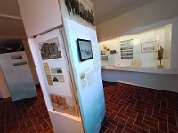 Themen sind Kinderheime (vorne), Kunst und Handwerk (rechts an der Wand) und die Insel Memmert (im Hintergrund)