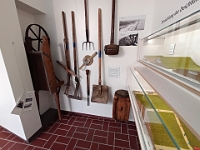 Deichbau ist hier das Thema.