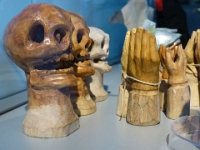 Handpuppenköpfe und -hände