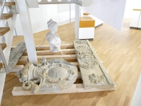 Ein kleine Depotinszenierung verweist auf weitere Sammlungsbestände des Museums.